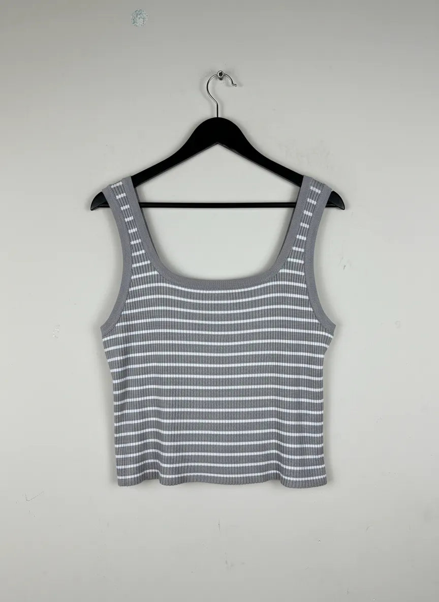 Buy online pre-used, pre-loved 100% Original branded clothes H&M (WWCT-117) available in Pakistan. Top international UK brands available.