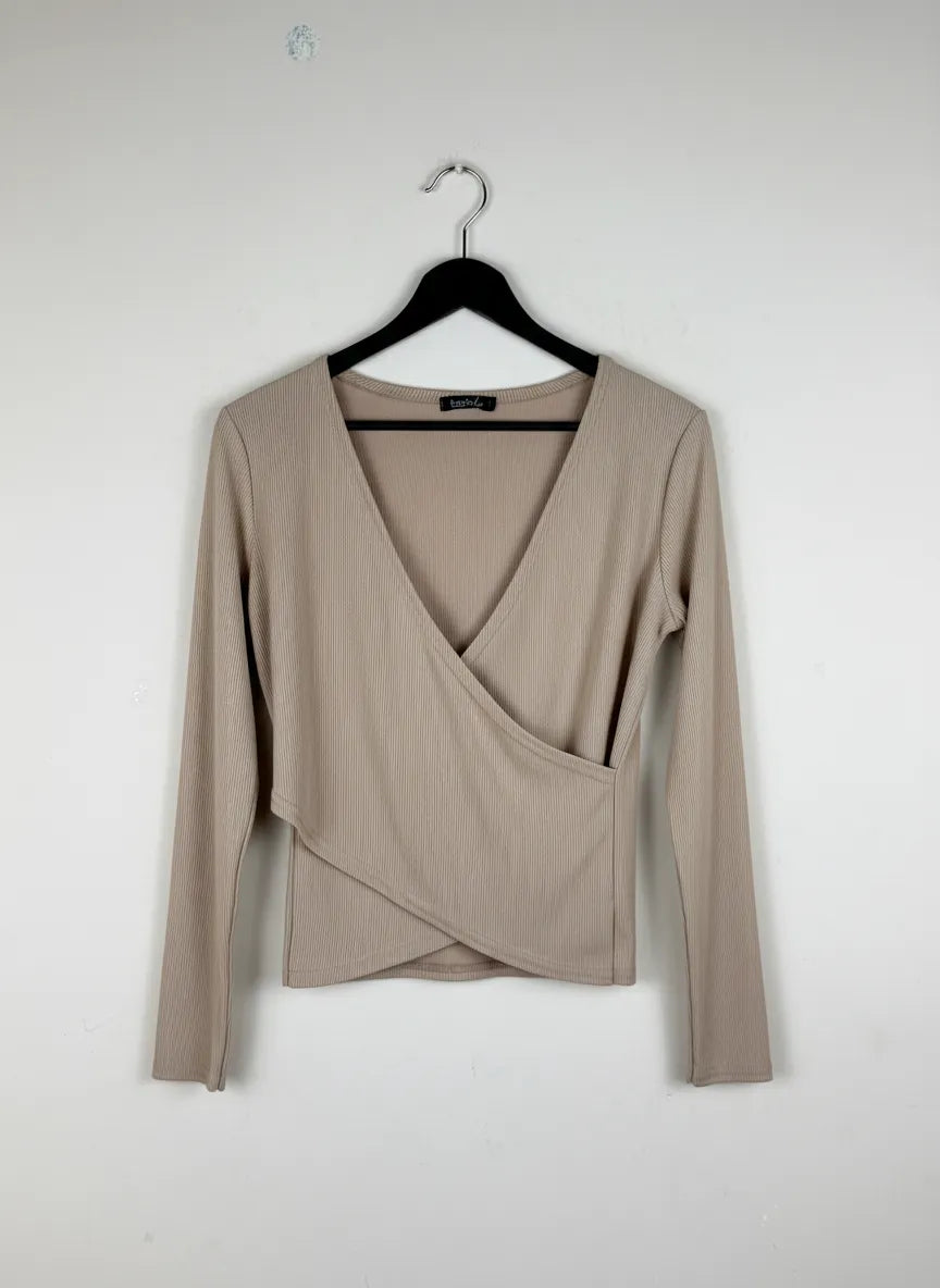 Buy online pre-used, pre-loved 100% Original branded clothes Boohoo (WWCT-124) available in Pakistan. Top international UK brands available.