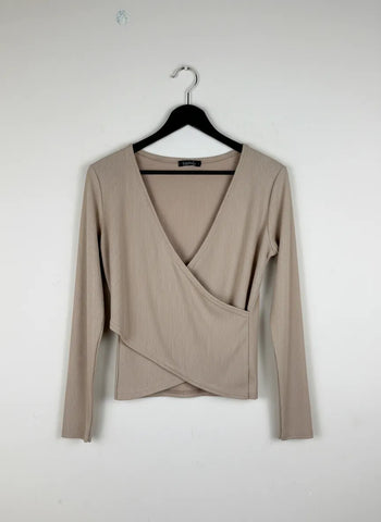 Buy online pre-used, pre-loved 100% Original branded clothes Boohoo (WWCT-124) available in Pakistan. Top international UK brands available.