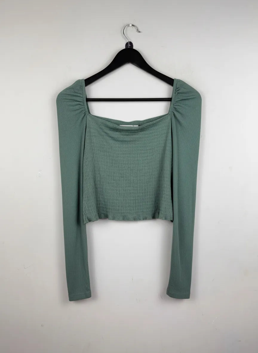 Buy online pre-used, pre-loved 100% Original branded clothes Asos (WWCT-140) available in Pakistan. Top international UK brands available.