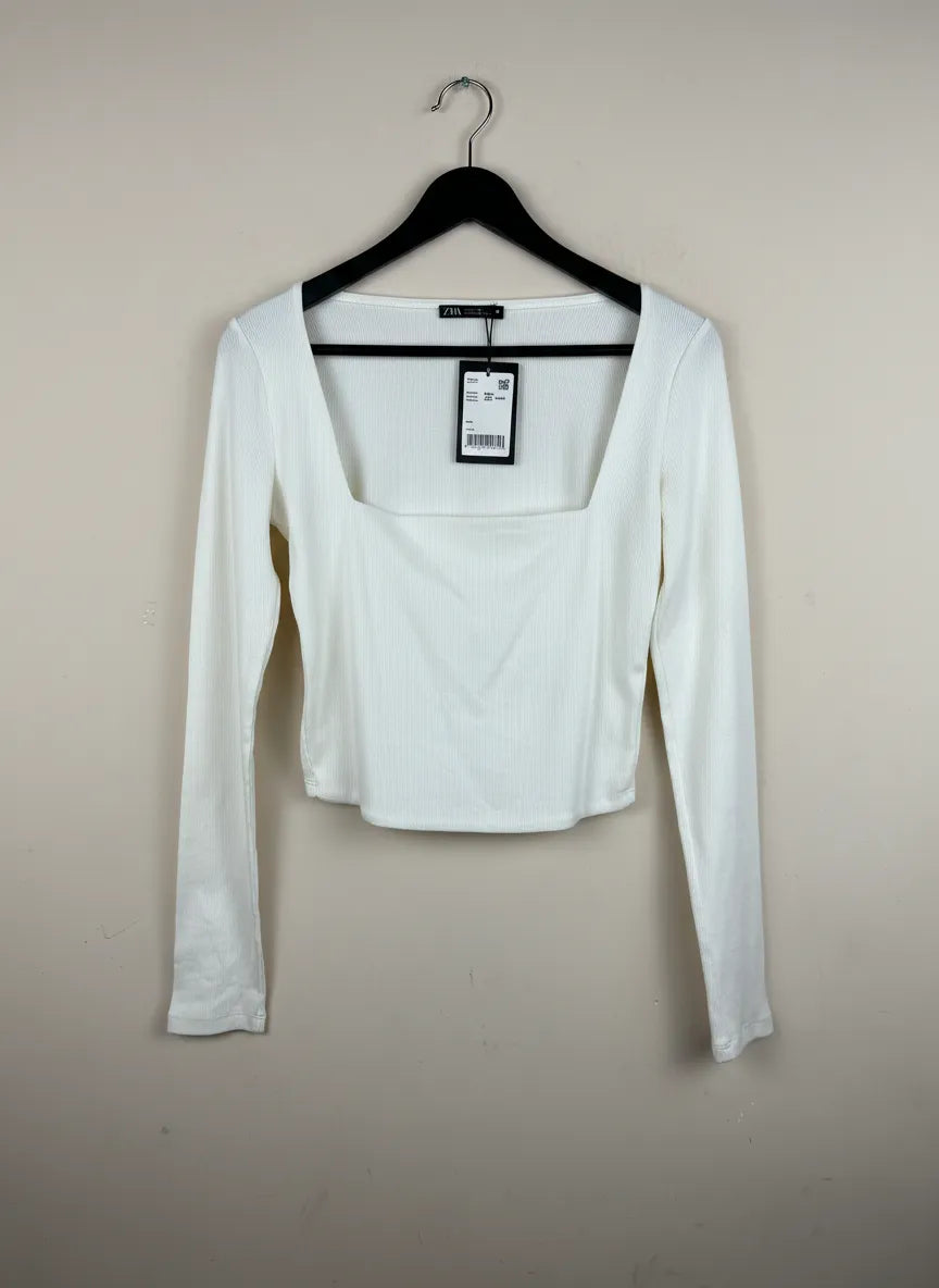 Buy online pre-used, pre-loved 100% Original branded clothes Zara (WWCT-161) available in Pakistan. Top international UK brands available.