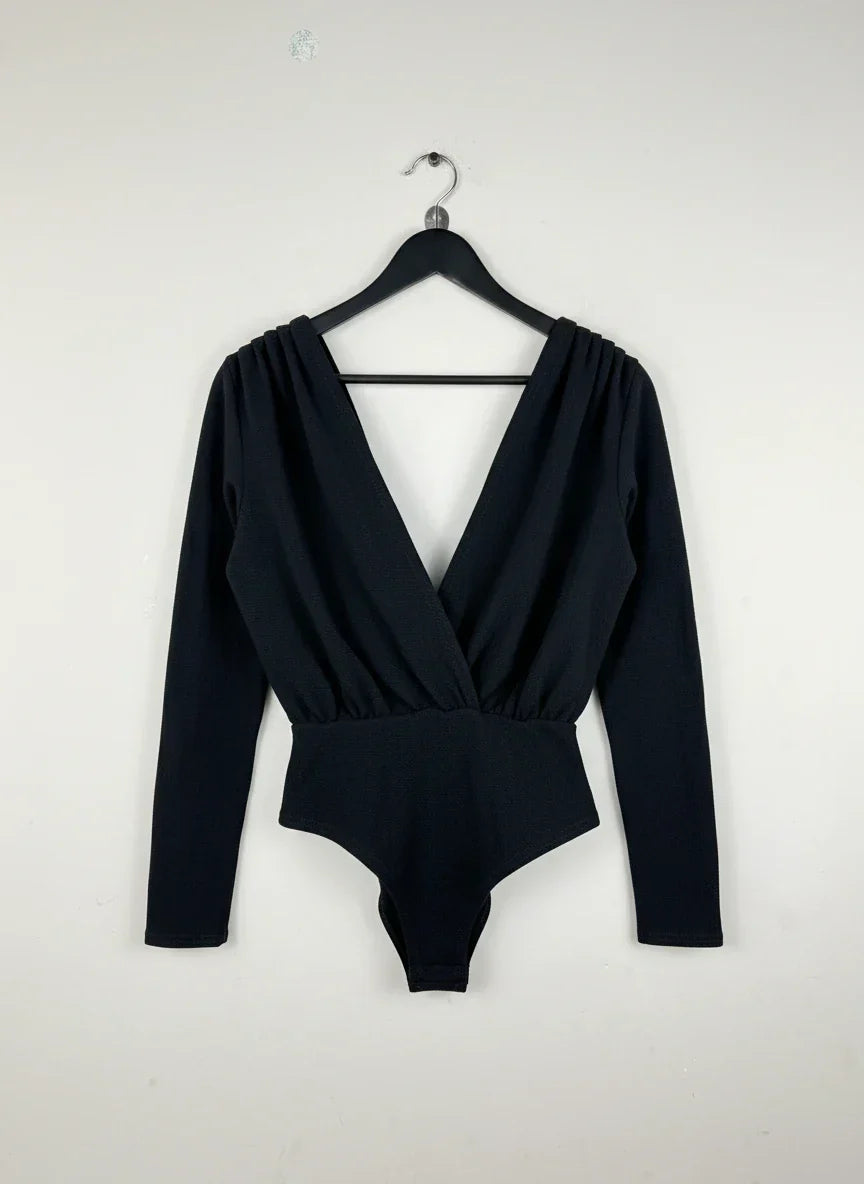 Buy online pre-used, pre-loved 100% Original branded clothes Boohoo (WWCT-223) available in Pakistan. Top international UK brands available.