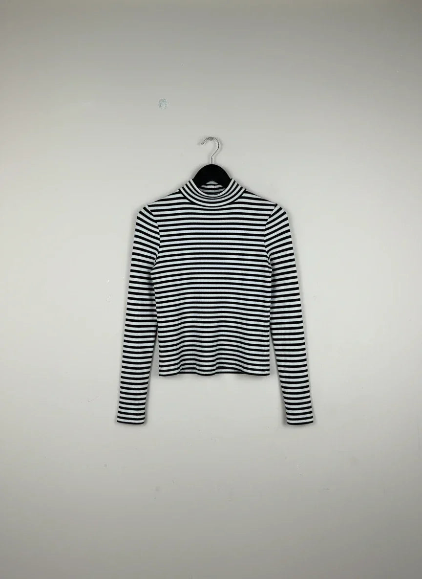 Buy online pre-used, pre-loved 100% Original branded clothes River Island (WWCT-235) available in Pakistan. Top international UK brands available.