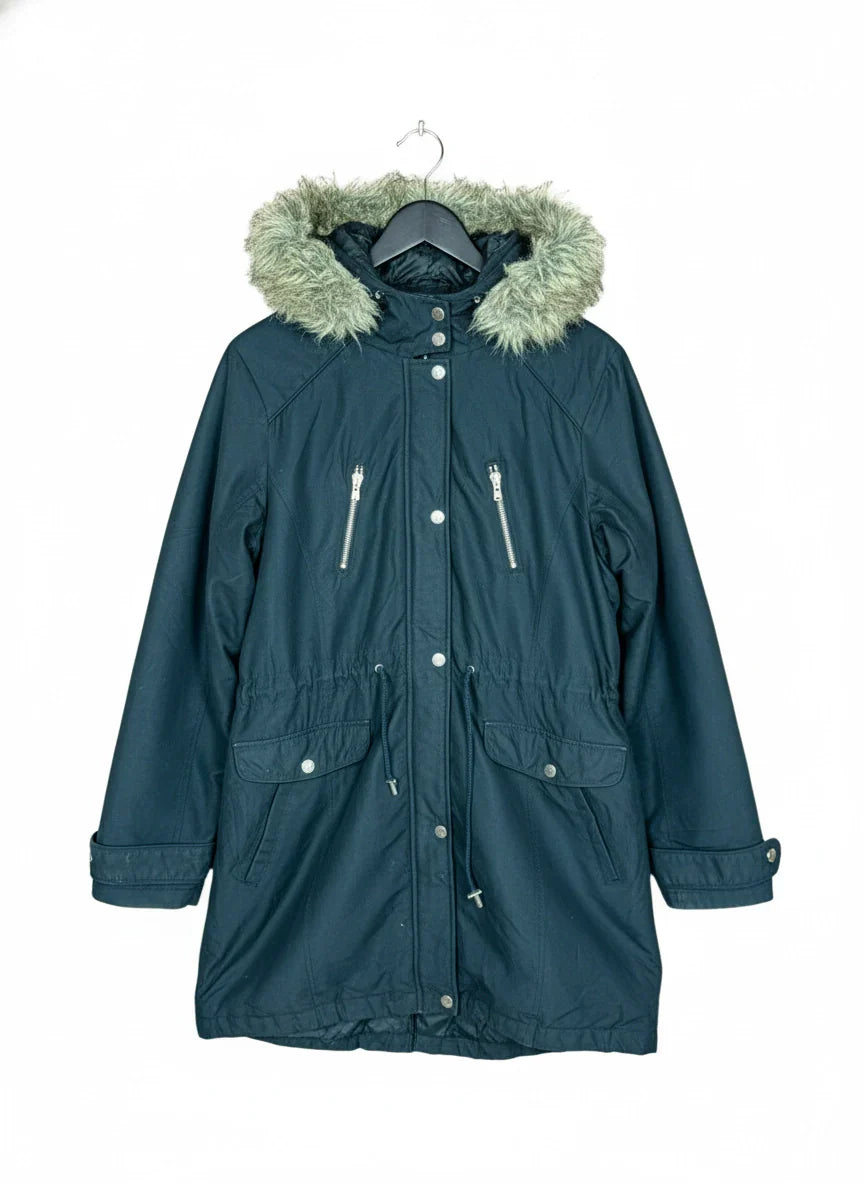 Buy online pre-used, pre-loved 100% Original branded clothes Authentie (WJKT-70) available in Pakistan. Top international UK brands available.