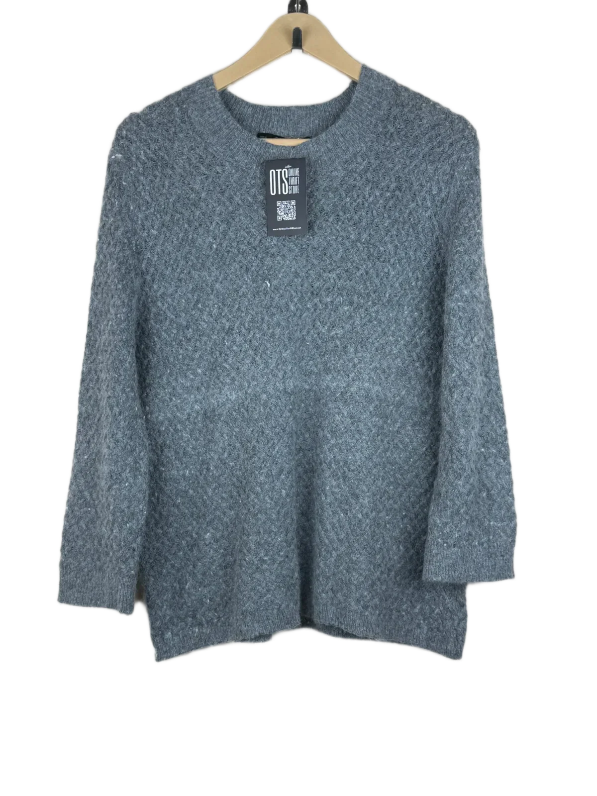 Buy online pre-used, pre-loved 100% Original branded clothes Lara Knit (wkt-130) available in Pakistan. Top international UK brands available.