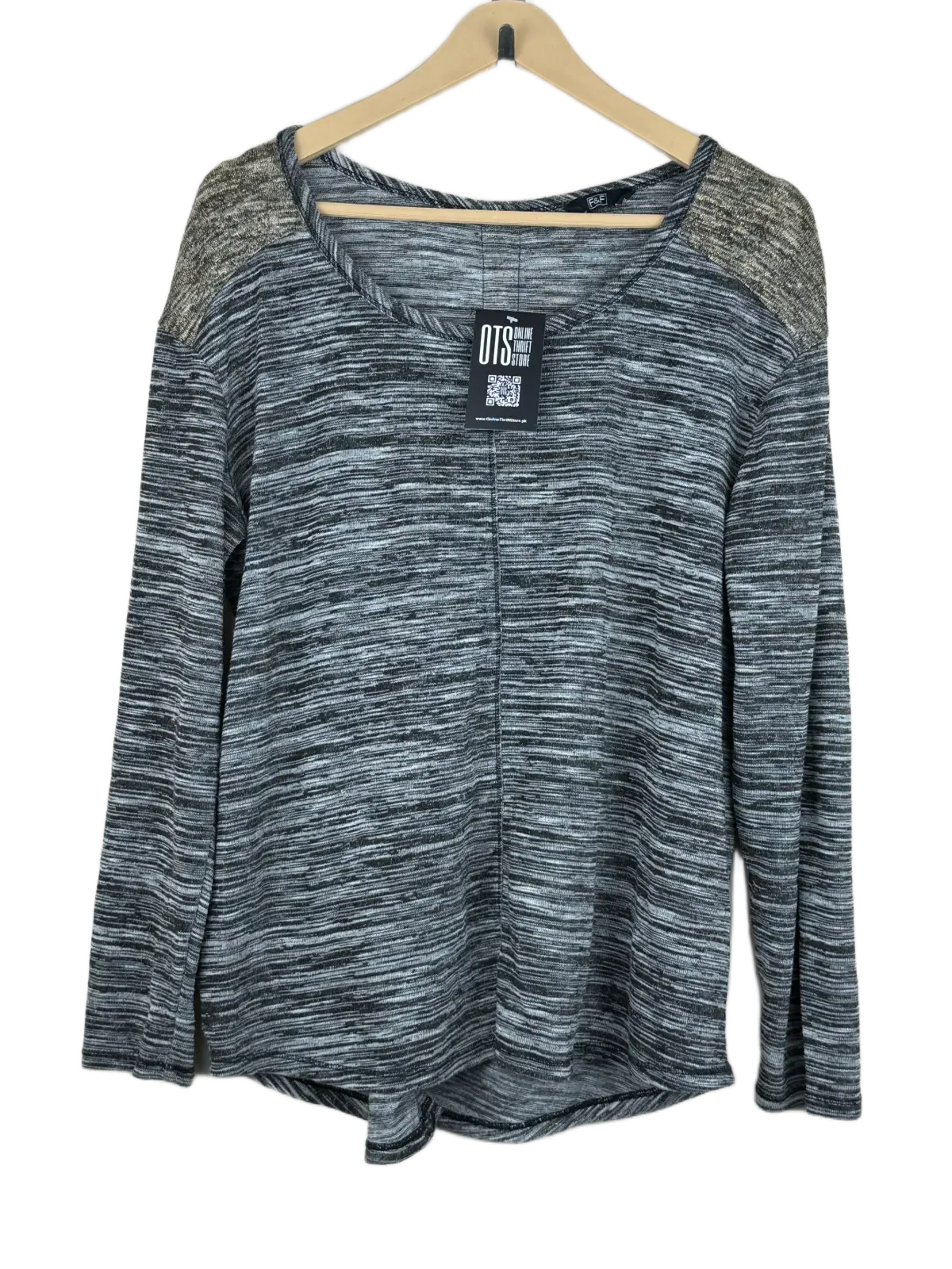 Buy online pre-used, pre-loved 100% Original branded clothes Unknown (wkt-155) available in Pakistan. Top international UK brands available.