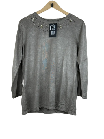 Buy online pre-used, pre-loved 100% Original branded clothes Unknown (wkt-188) available in Pakistan. Top international UK brands available.