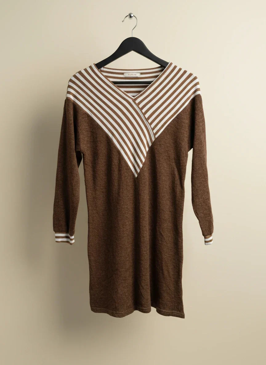 Buy online pre-used, pre-loved 100% Original branded clothes Unknown (wkt-213) available in Pakistan. Top international UK brands available.