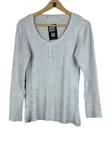 Buy online pre-used, pre-loved 100% Original branded clothes Unknown (wkt-3) available in Pakistan. Top international UK brands available.
